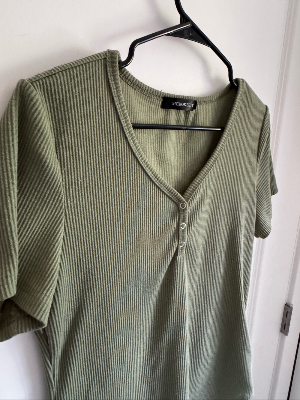 Merokeety Green Ribbed Henley V-Neck Tee - Picture 3 of 5